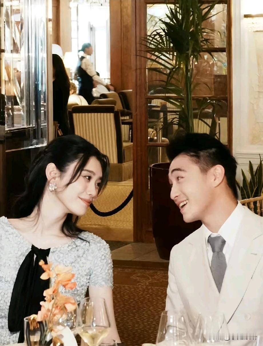 迟来7年的婚礼！奚梦瑶晚宴温柔到发光，网友疯狂催更婚纱
 
（正文）
谁懂啊！奚