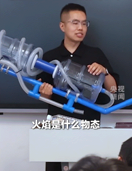 火到央视了！7月30日，江西一位物理老师，为了给同学们讲解内燃机原理，直接自制一