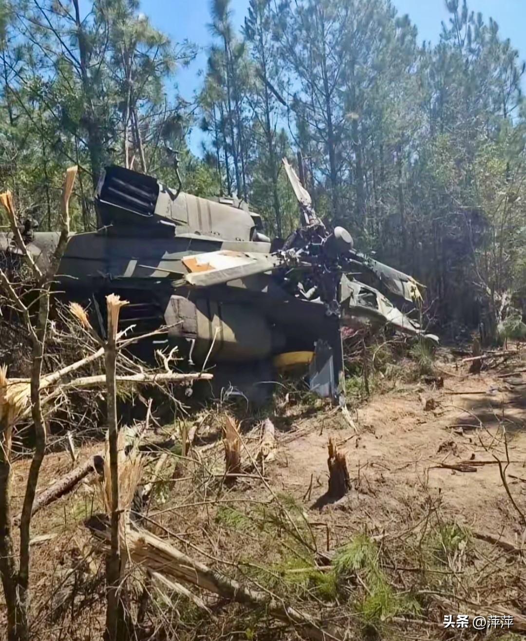 当地时间3月19日，美国阿拉巴马州诺沃塞尔堡军事基地，一架AH-64“阿帕奇”武