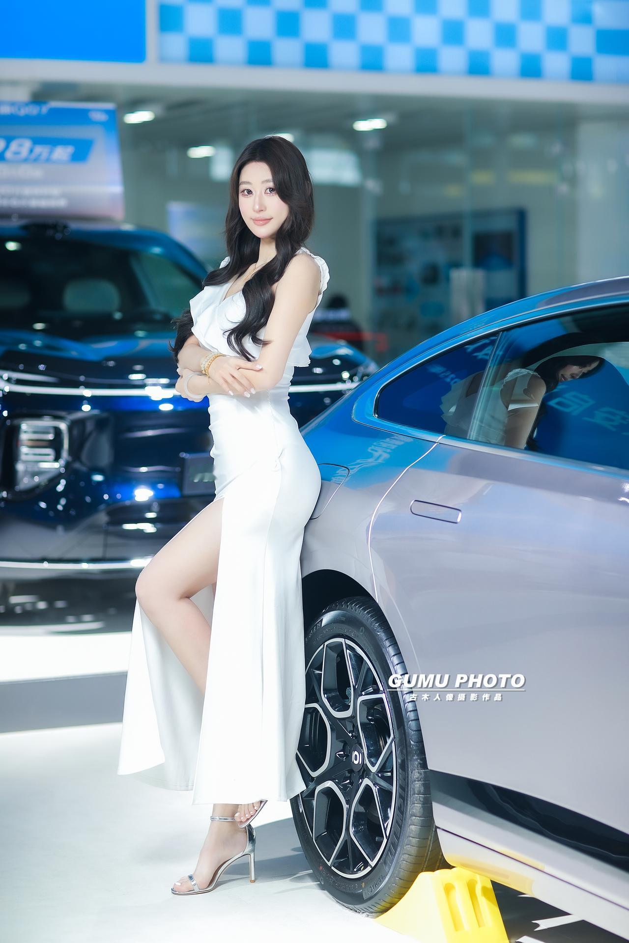 2025贵阳汽车文化节长安汽车展台模特小姐姐