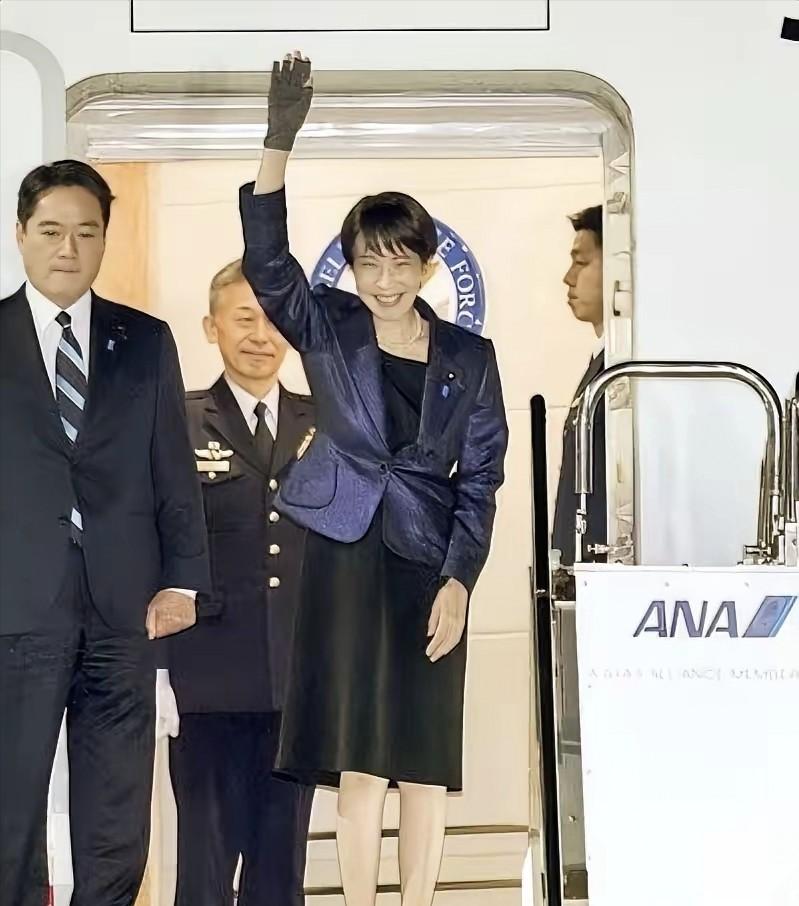 高市早苗这趟美国之行，真是把“尴尬”俩字写脸上了。3月18号晚上，这位日本女首相