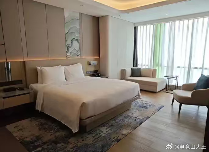 建议酒店24小时退房制全国推广出行从没有统一的时间表，有人深夜转机、有人凌晨返程