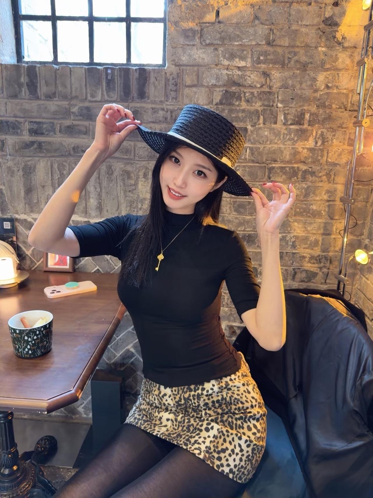 瑜伽女孩捕鱼