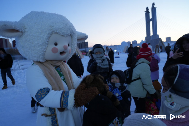 冰雪大滑梯、冰城堡……呼伦贝尔“绒绒雪世界”开园啦