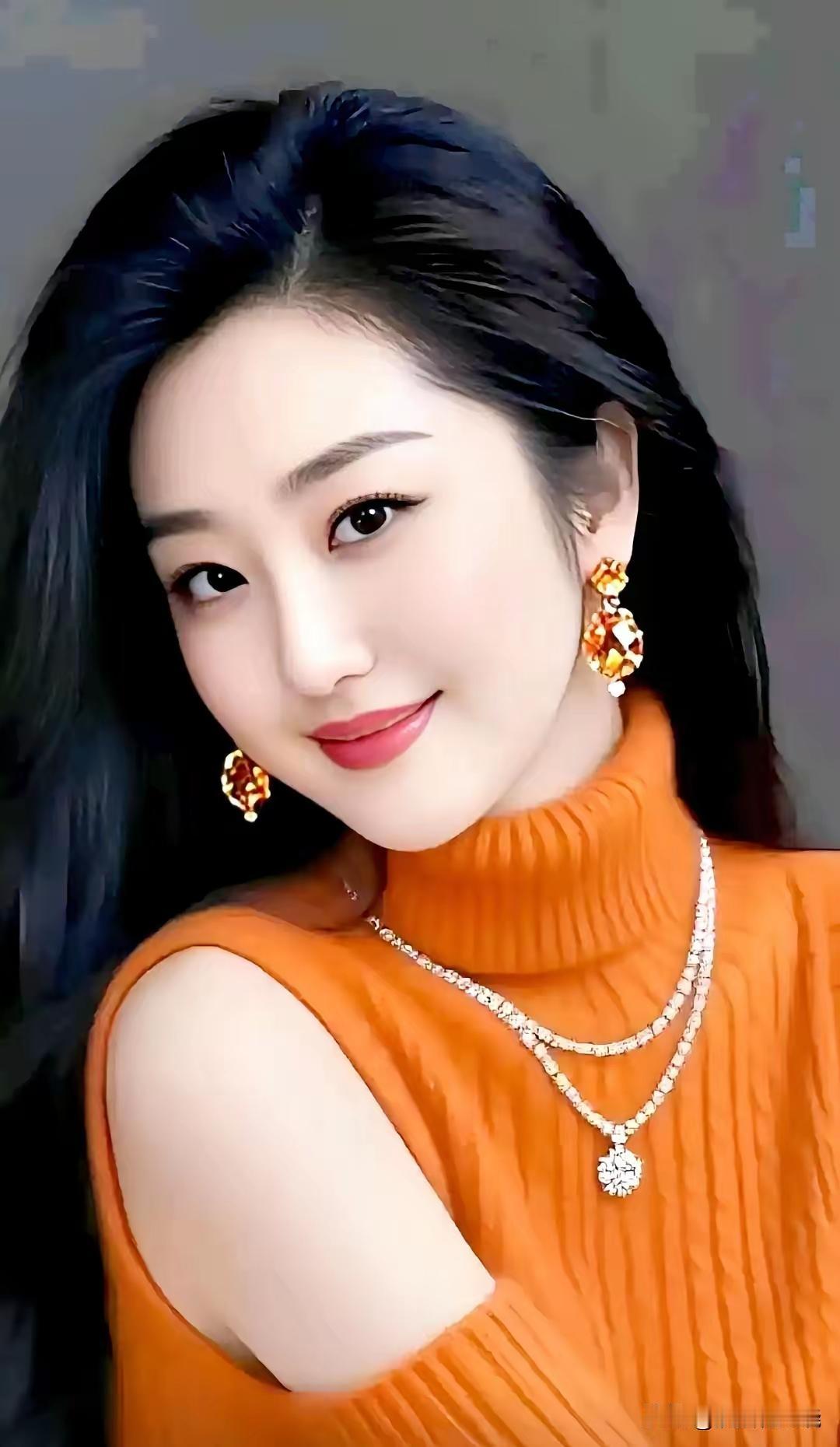 这位小姐姐穿橙色衣服真好看！