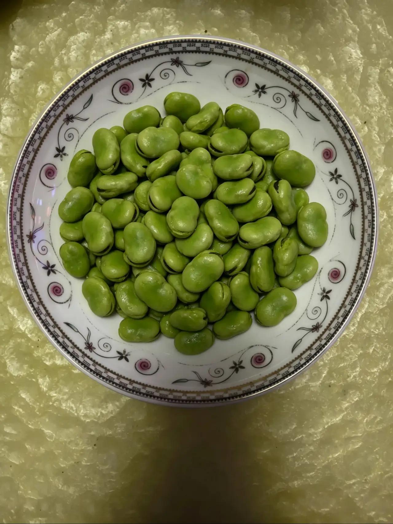 别再把蚕豆当普通零食了！它藏着3个被忽略的养生好处，常吃的人都偷着乐
 
很多人