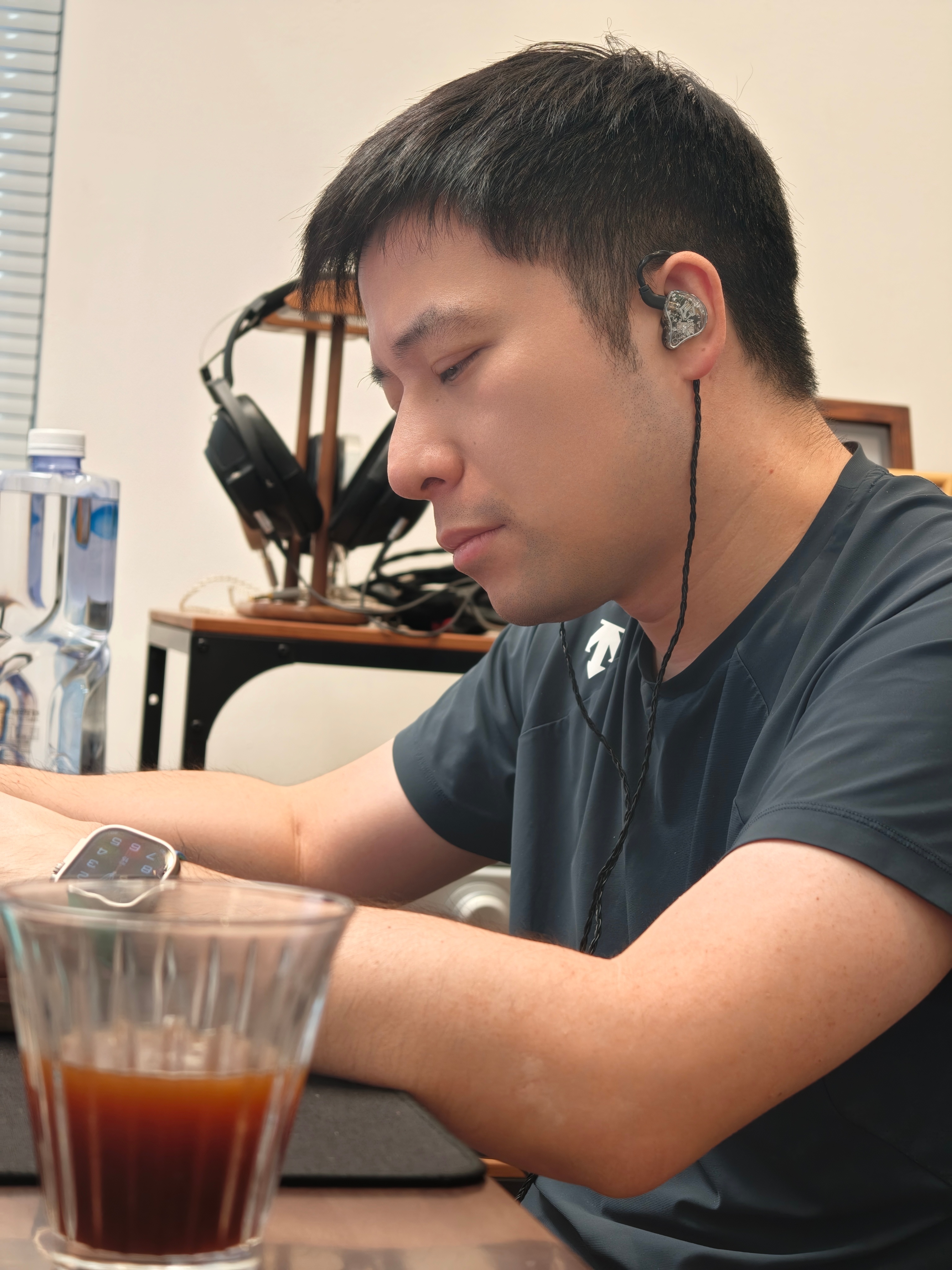 戴个耳机摇头晃脑的一天 ​​​