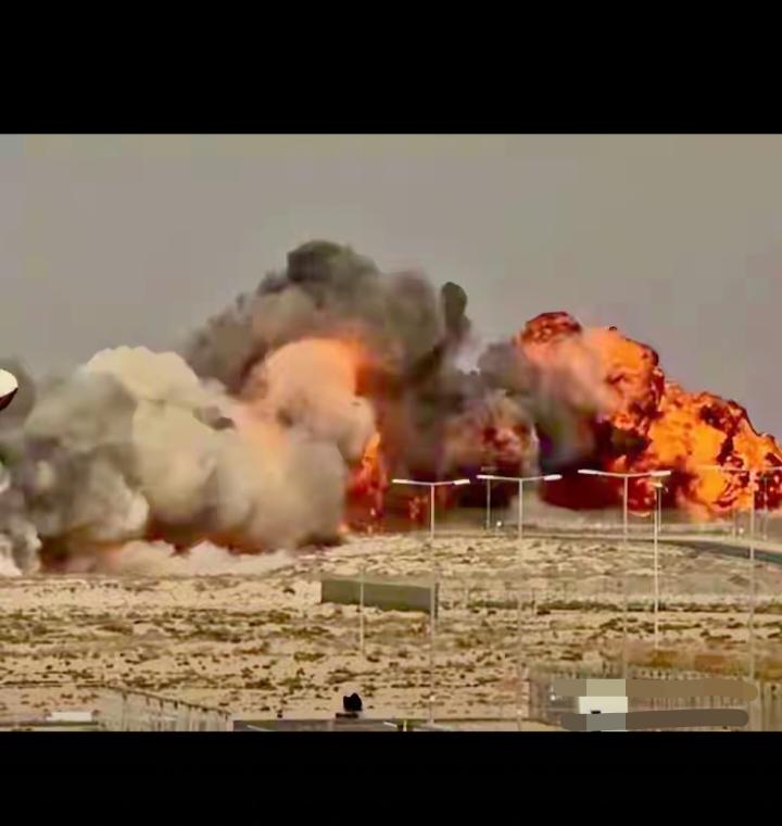 迪拜航展坠机悲剧，印媒甩锅美国激众怒

飞行表演现场浓烟滚滚，印度舆论却将事故责