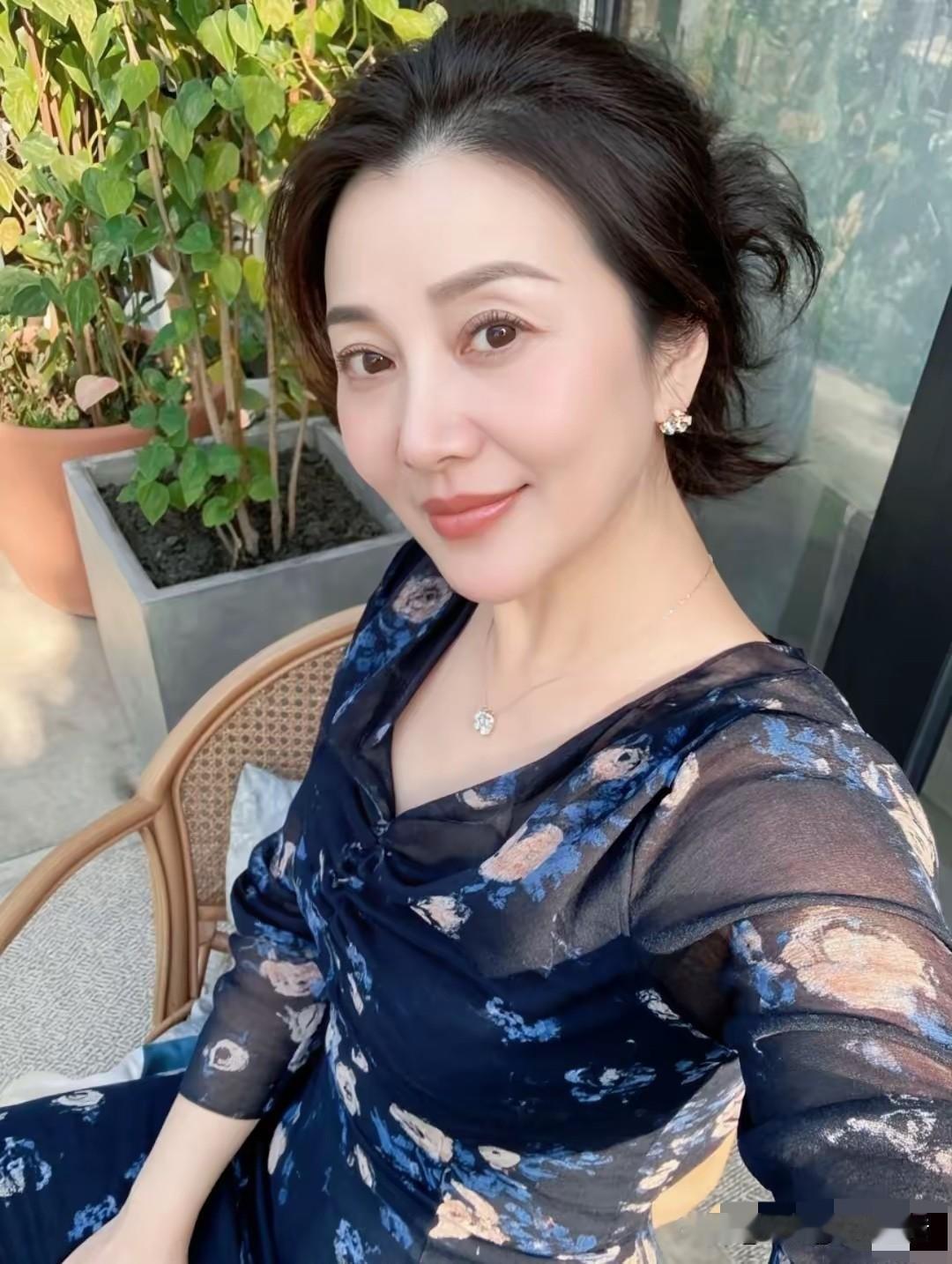 聪明的女人是不会离婚的
即使到了离婚的那一步
也是男方提出来
谁提离婚就是最亏的