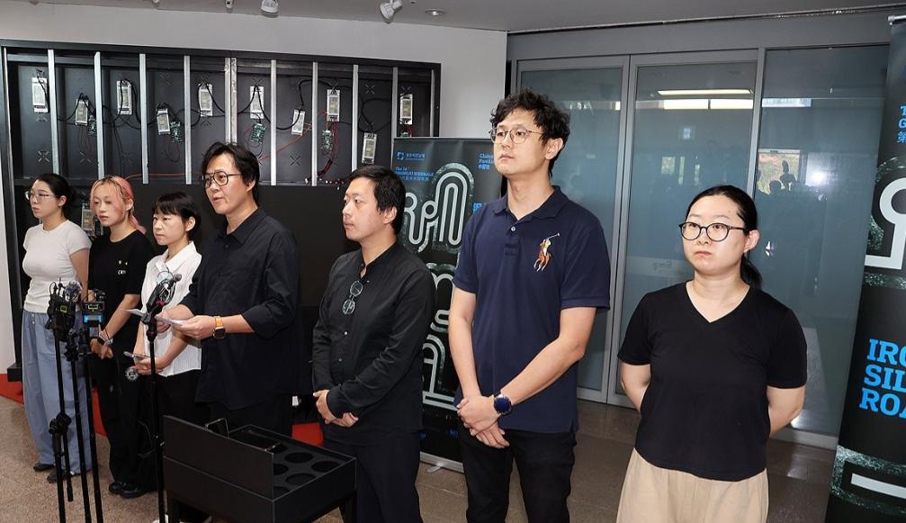 韩国光州双年展搞出“台湾馆”的闹剧，表面看是台伪在搞软性“台独”，背后的水深得可