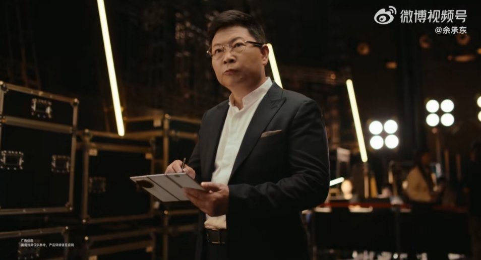 嚯，终于有白色的三折叠了看起来更有轻盈感期待9.4 ​​​