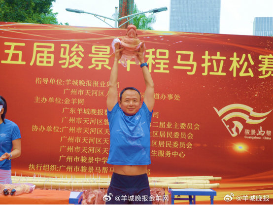 #社区半马冠军奖猪头#【“社区猪肉马”又开跑！冠军奖猪头，人人分猪肉！】5月11