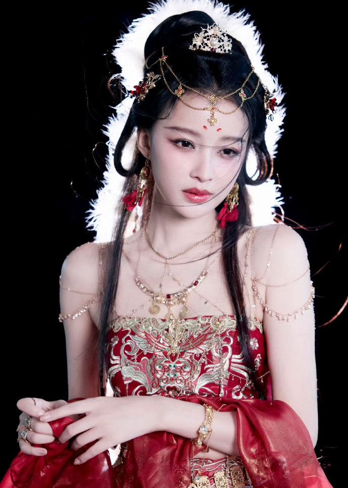 孙怡乘风兔塑这个孙怡萌成啥了 她一笑，全世界都变甜了。孙怡这只小兔子，萌得毫无攻