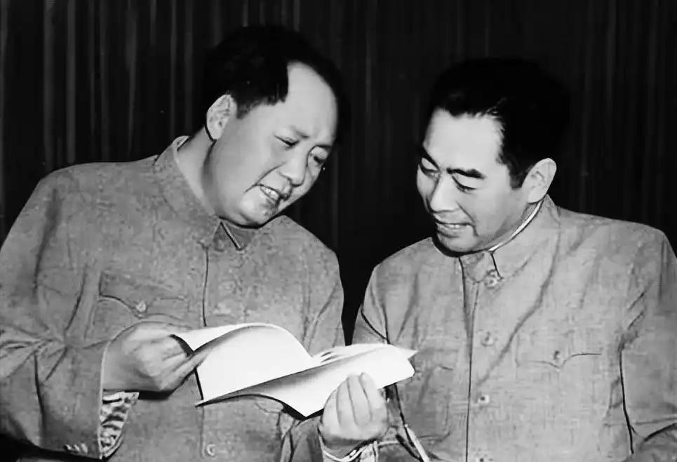 很多人研究了一辈子历史才发现，毛主席和周总理，其实是两种完全不同的人。但恰恰是这