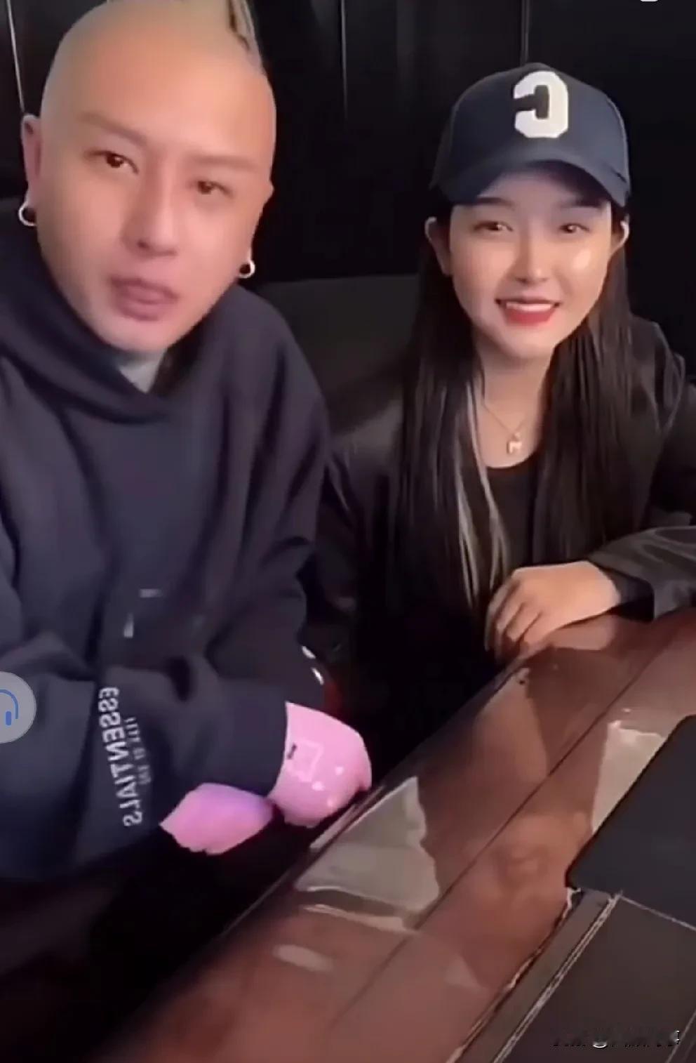 杜凤有意与方丈和好！

       杜凤不回应与f/z是否和好的问题，话里话外