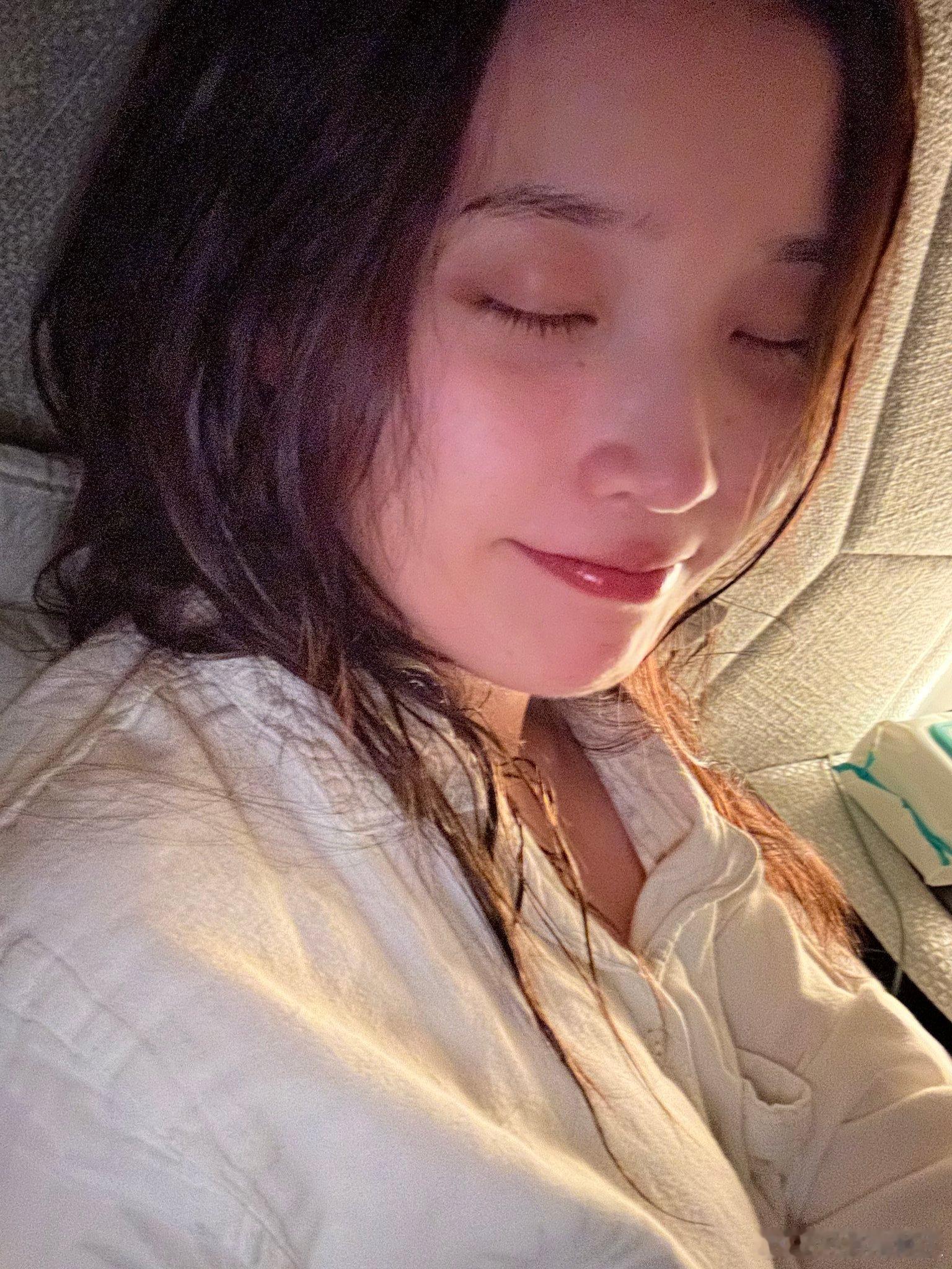 李知恩真的是宠粉top1！！！！！！[爱慕][爱慕]有粉丝问：知恩欧尼，可以给U