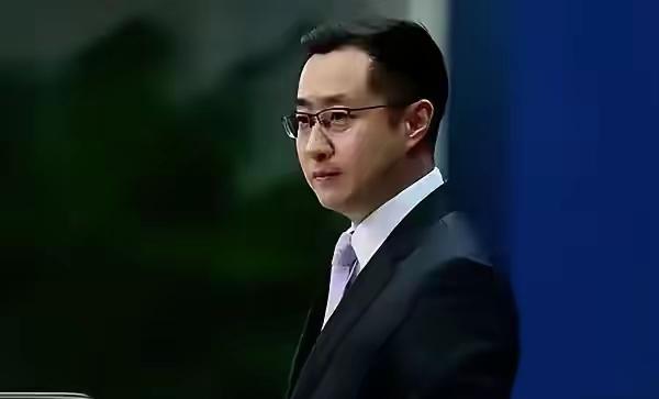 顶着无人机威胁出席！中方代表现身红场，戳破了西方的阴谋论。
 
5月9日莫斯科红
