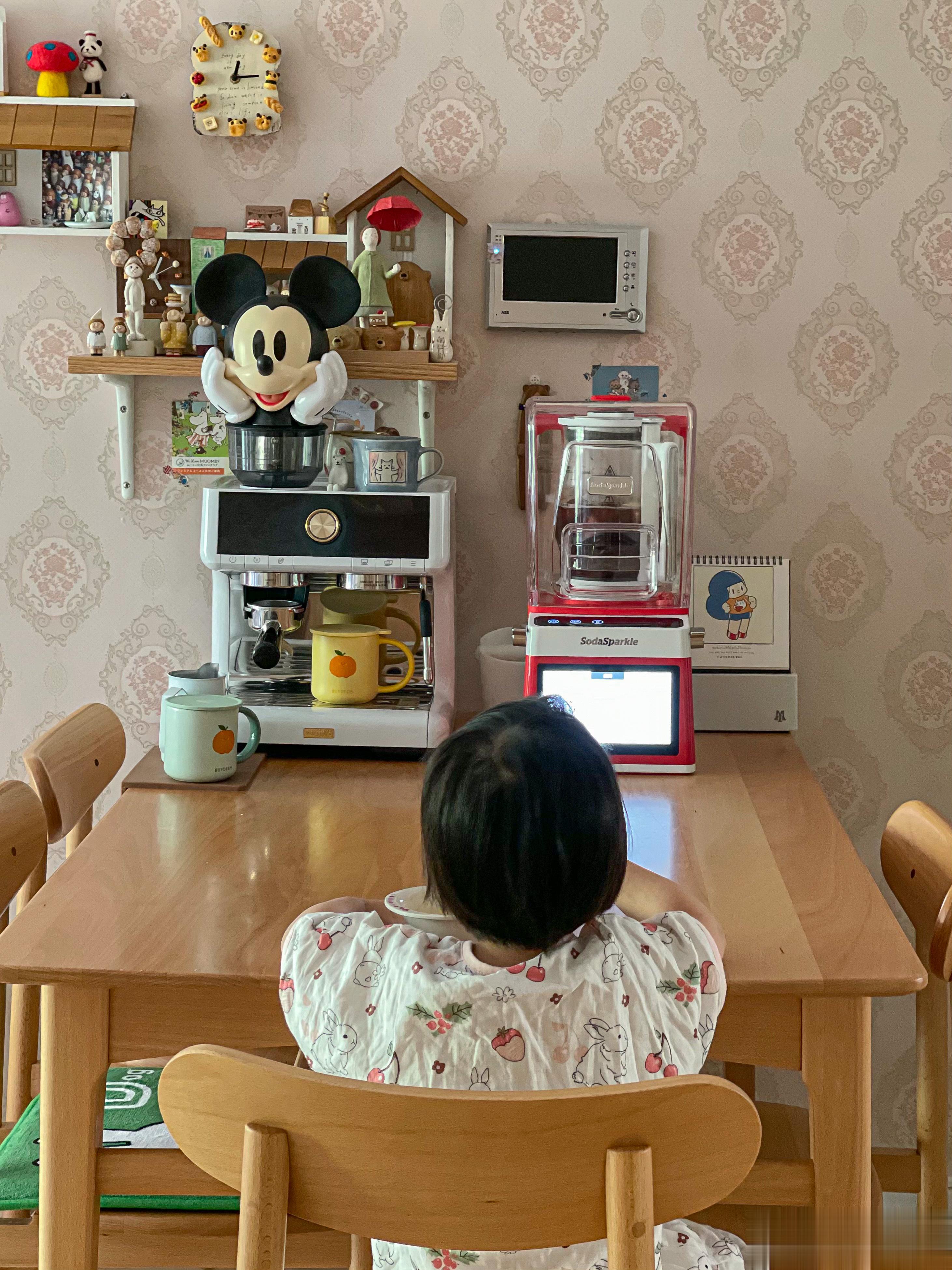 早呀[太阳][太阳][太阳]小娃娃等着喝米糊（苹果红枣红豆紫米糊）丰富维生素[耶