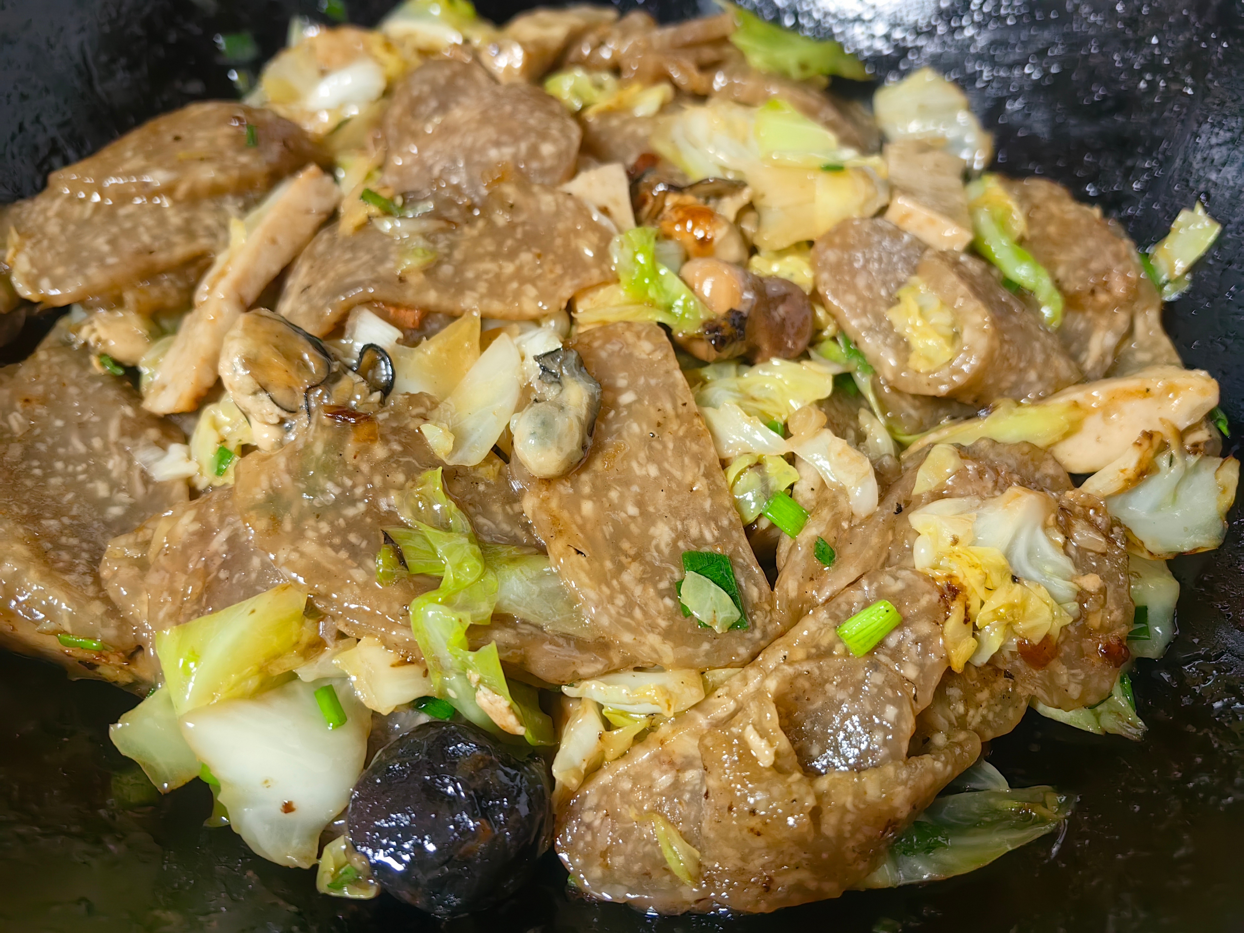 每日一餐分享炒芋圆片。豆芽鸡蛋汤。 
