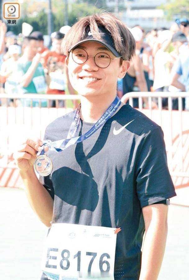 【On.cc】周潤發片場冇工開　轉行教跑步藝人周潤發昨晨率領逾20位好友參加10