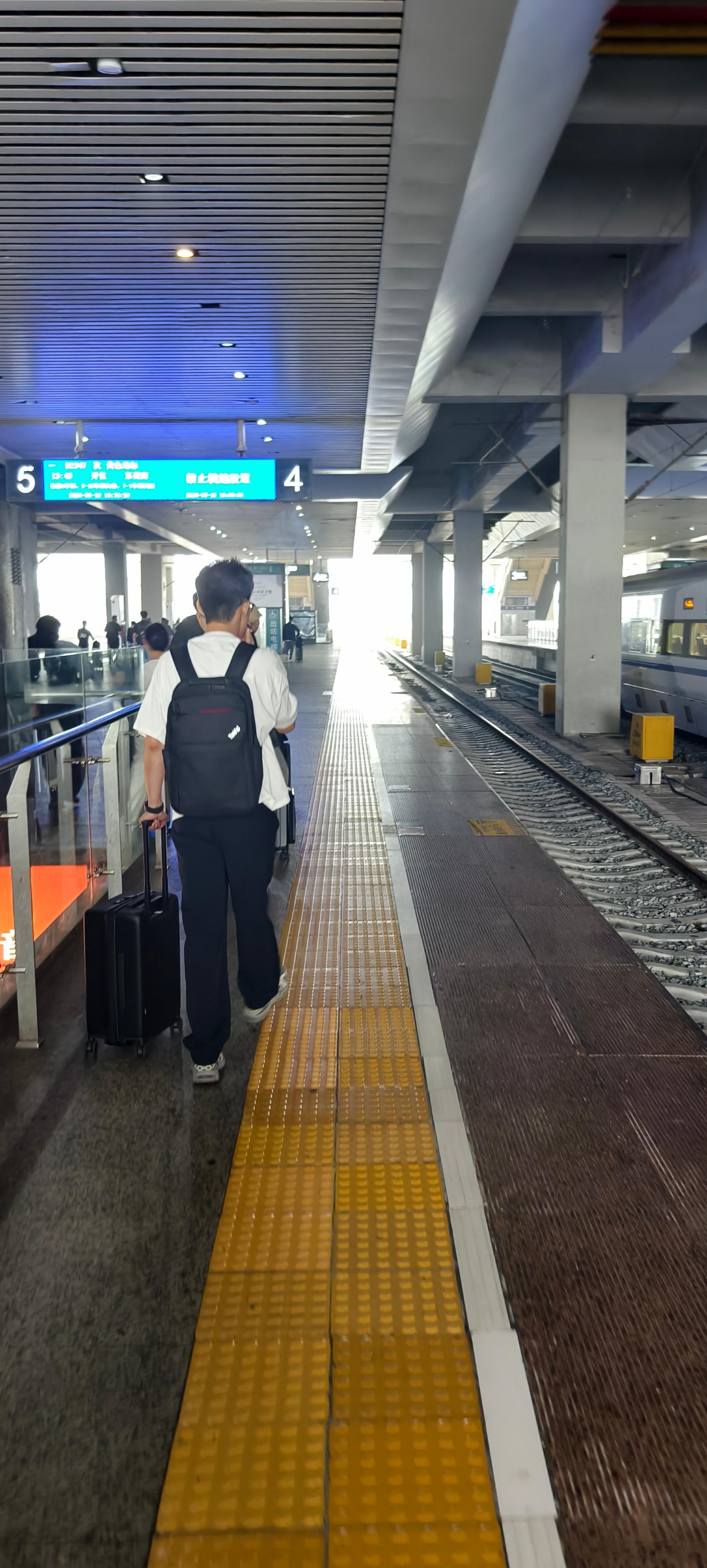 动车站抽烟这事还是得看厦门，虽然我不抽烟，但是，来旅游的，想抽就抽点吧，厦门生活