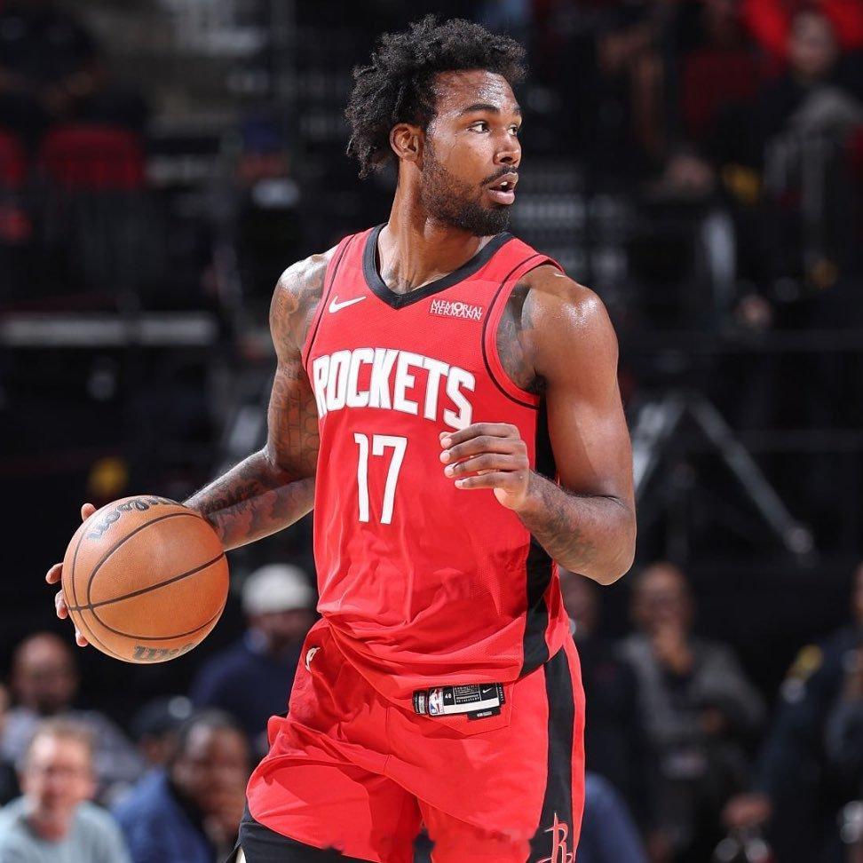 伊森：“我的手感不错，我认为我们需要增加三分球的出手。对手本场有很多协防补位，他