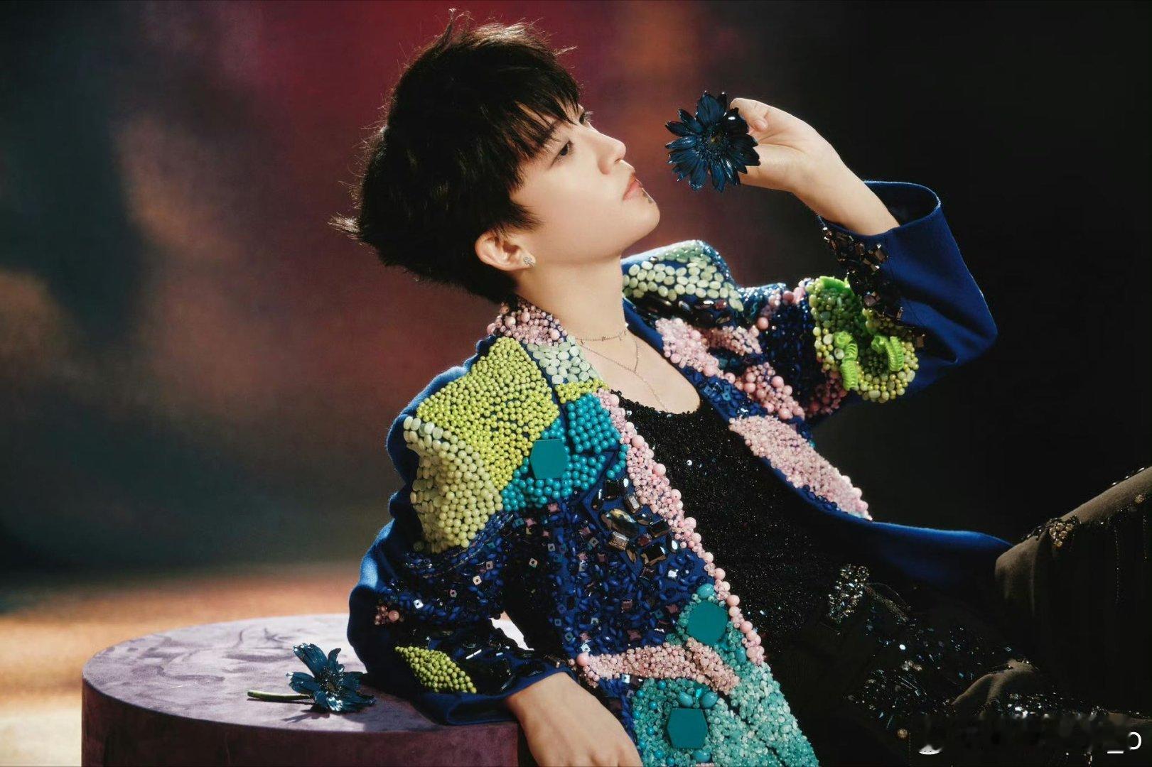  演唱会惊喜拉满黄子弘凡弹电吉他直接帅到失语 摇滚小狗黄子弘凡电吉他演绎封神现场