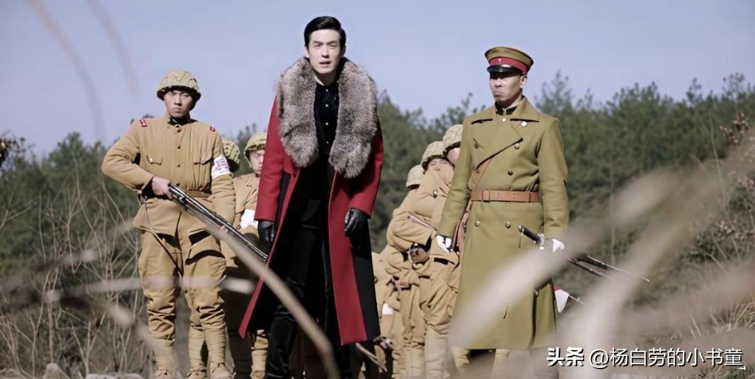 导演：拍抗日剧没人看
主演：那就拍穿越剧吧
导演：人穿越都烂大街啦拍衣服穿越如何