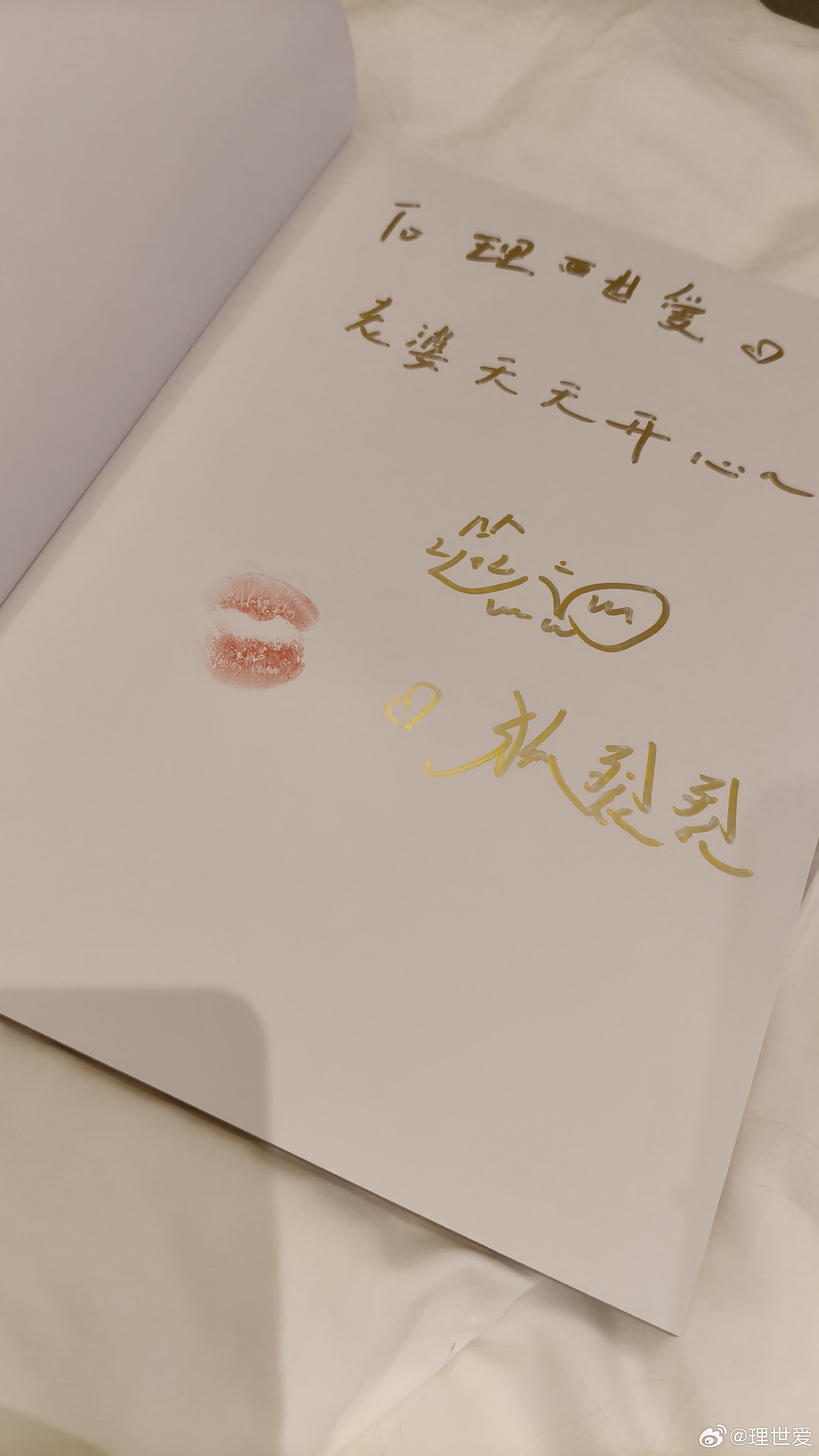 今天又见到裂裂了，她还是那么会 