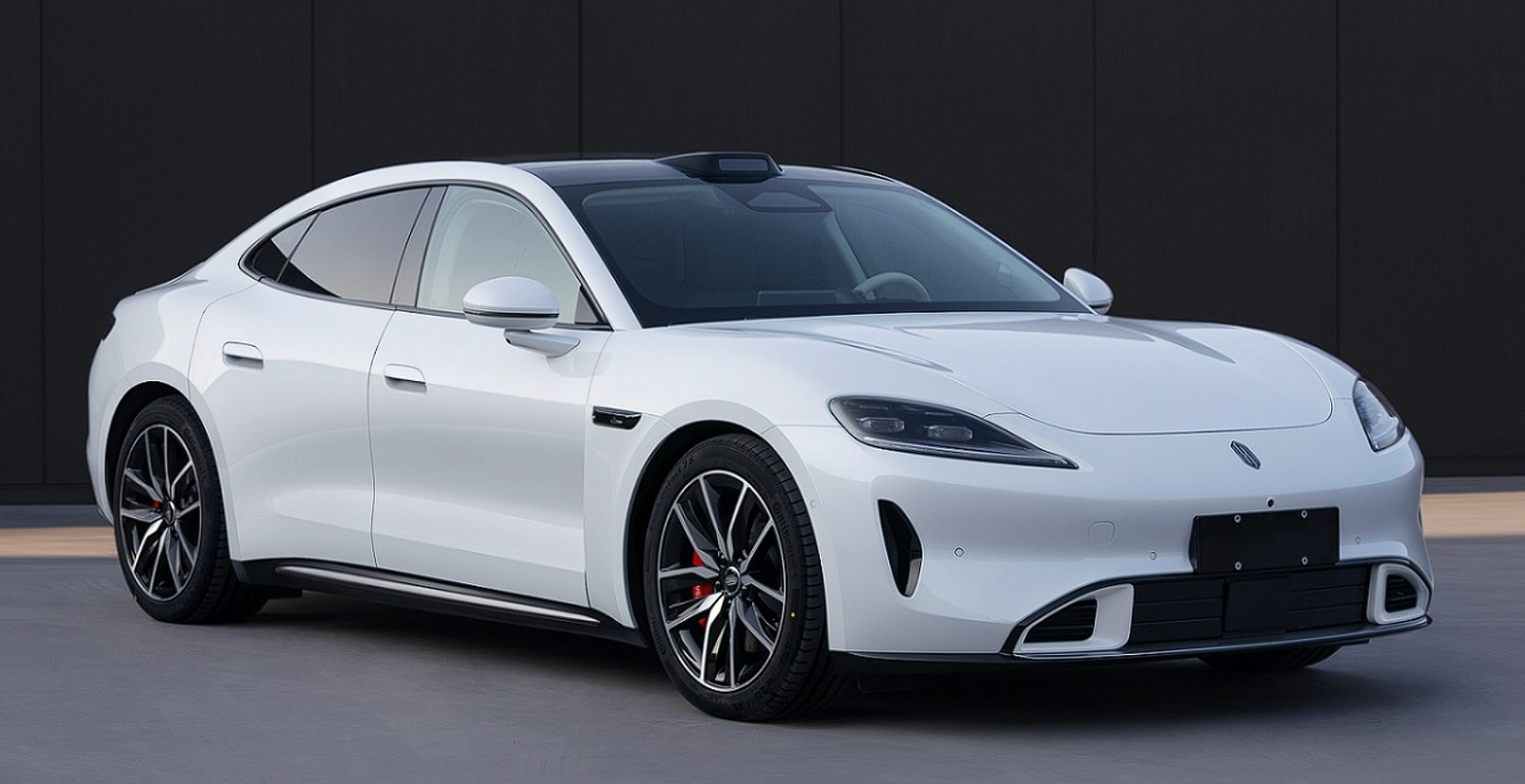 尚界Z7双车齐发，两台车都登录工信部了，该说不说证件照都这么动感，实车真的迫不及