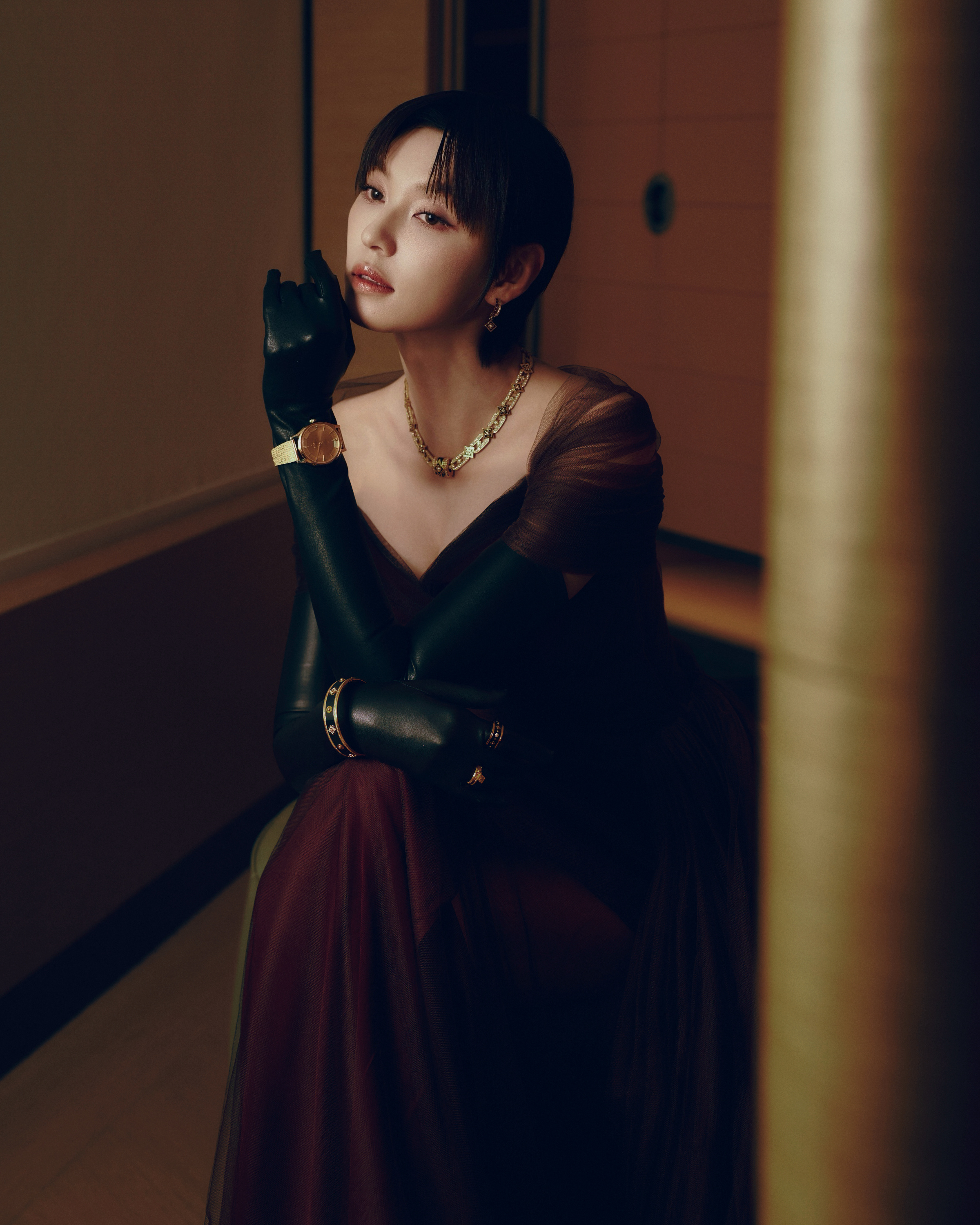 演员王丹妮作为颁奖嘉宾以Rhea Costa红裙+Toni Matičevski