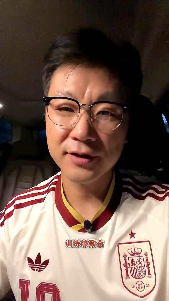 跑了三场全马，成绩全是五个小时，一秒不差。

这事儿真不是玄学。很多人月跑量两三