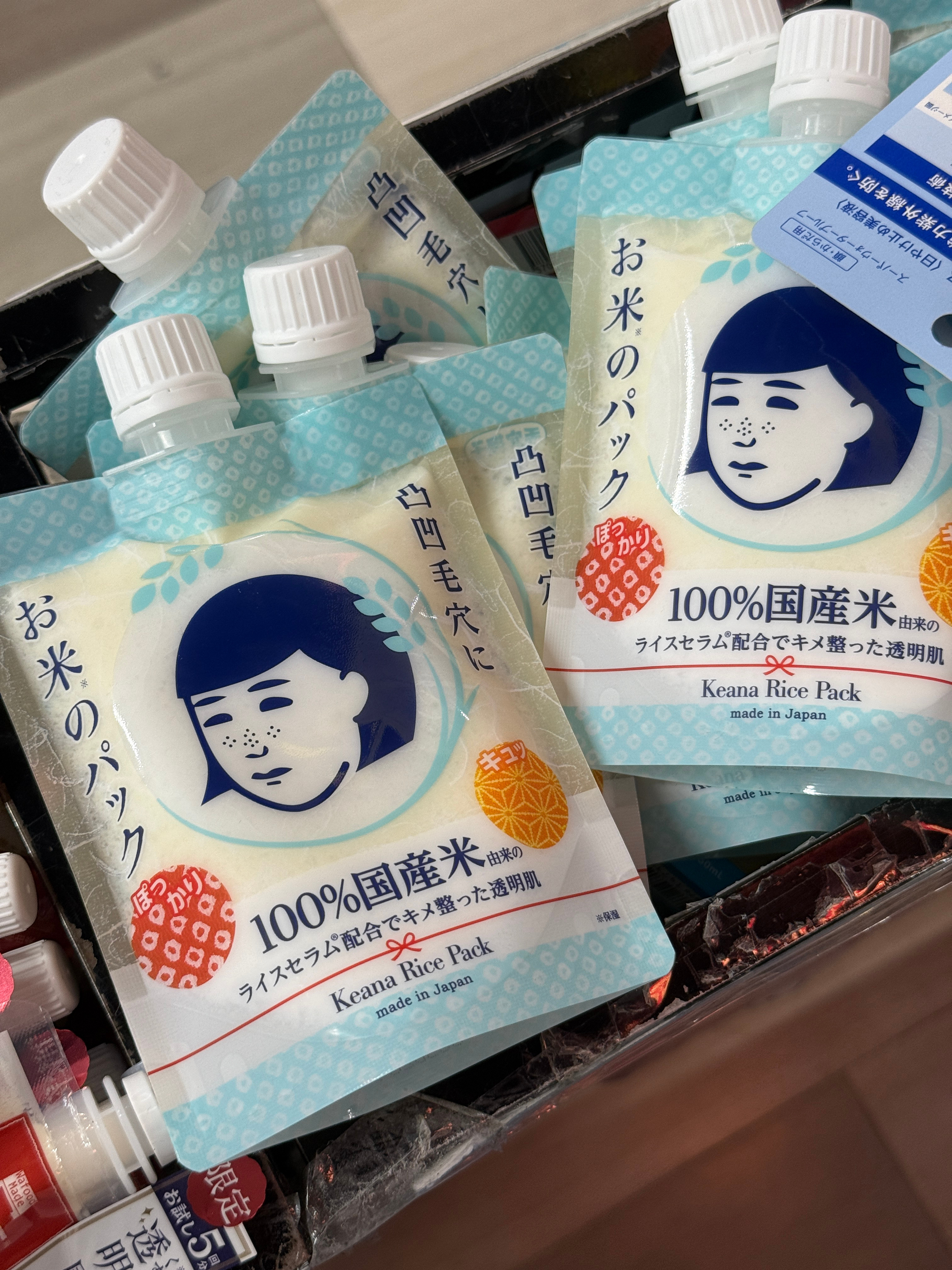 🇯🇵药妆店太持久了，图2那个面膜是十多年前范冰冰推过的面膜。。然后结账的时候
