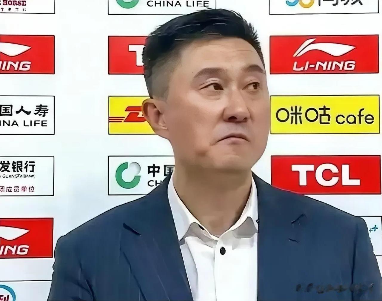 杜峰杜指导被马布里点名了，不得不承认，马布里你真是超级高水平！
马布里在直播时，