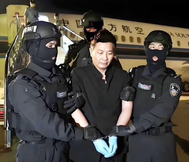 最可怕的内鬼！表面是柬埔寨侨领商会会长，私下竟是电诈幕后大佬，残害两千名同胞！