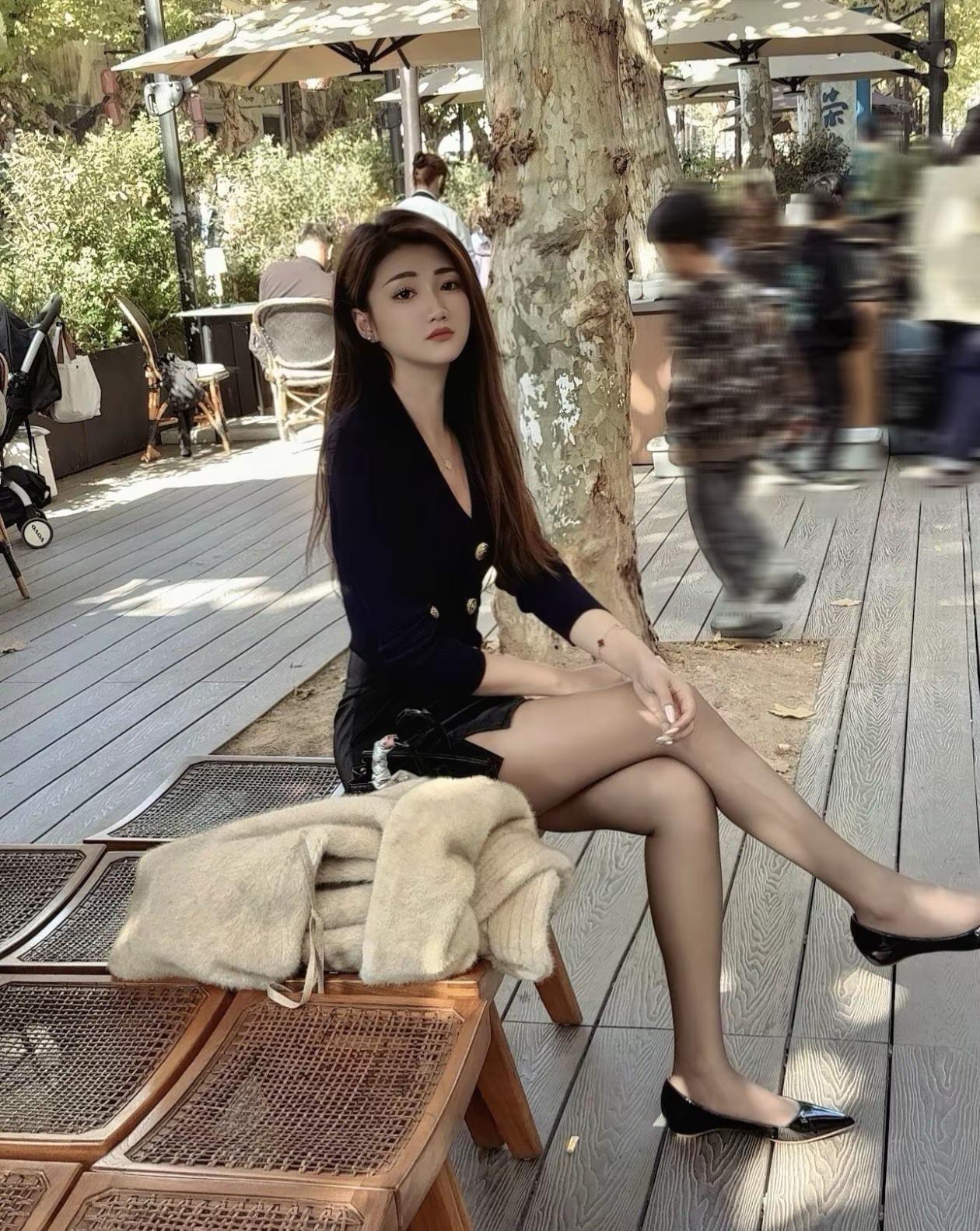 悠闲午后，咖啡馆里，静享时光。