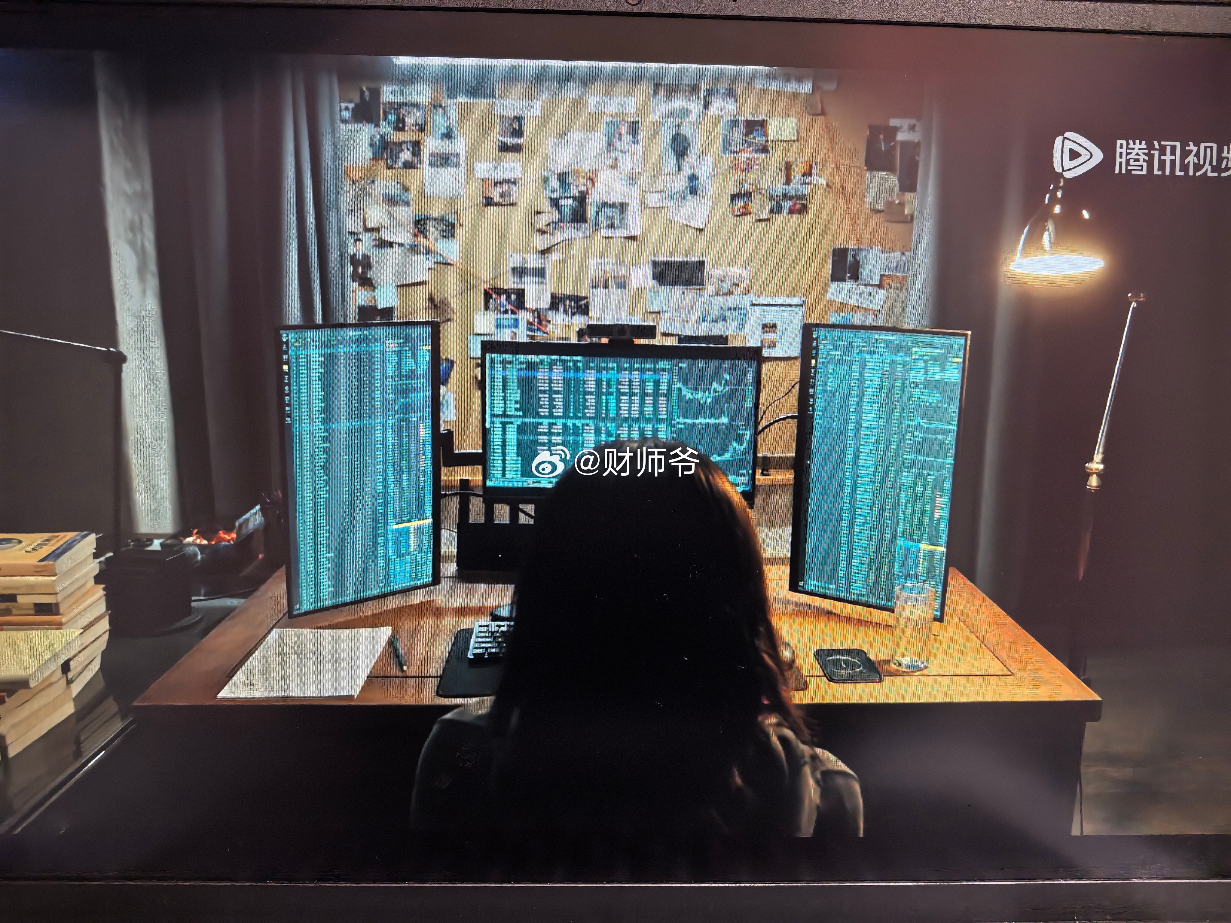 最近有部新剧上线——《她的盛焰》。讲的是一位数学天才在资本市场上复仇的故事。我刚