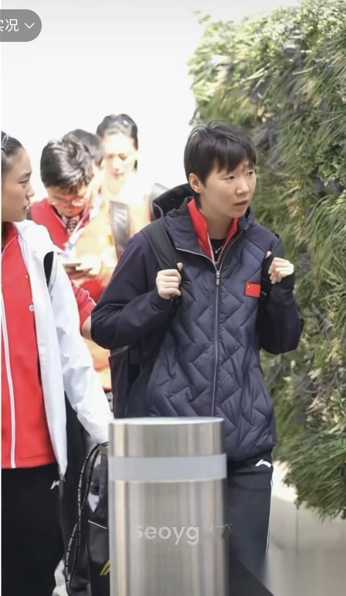 比赛结束后，马琳带着女队回去休息了。国乒女队有两场比赛，第一场是3-0赢了罗马尼