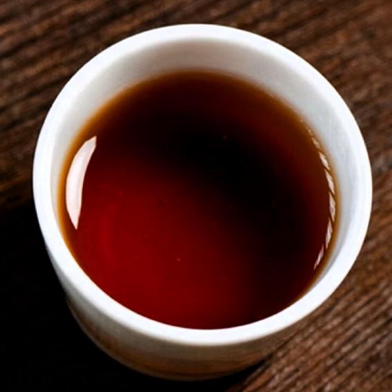 一个真正喜欢喝茶的人，一定是一个对茶没有要求，却又离不开茶的人。生活中但凡喝茶能
