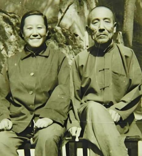 1971年，陕西一个老光棍图便宜，娶了小自己10岁又坐过牢房的女大学生，谁知，几