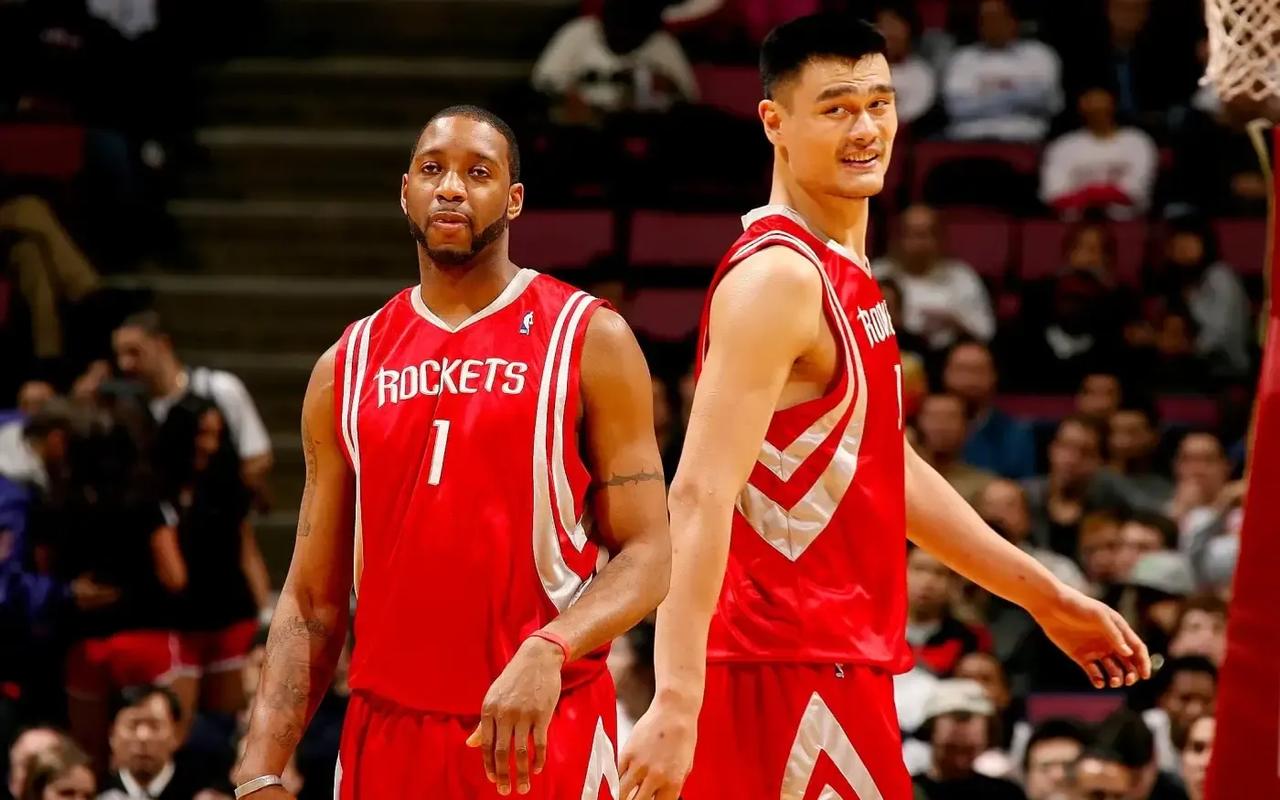 姚麦组合第一年：04-05赛季
麦迪：25.7分6.2篮板5.7助攻(78场)
