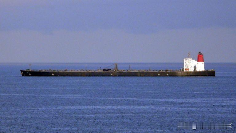 委内瑞拉石油出口在美国油轮被扣押后“停滞”
据称，委内瑞拉水域目前约有11万桶石