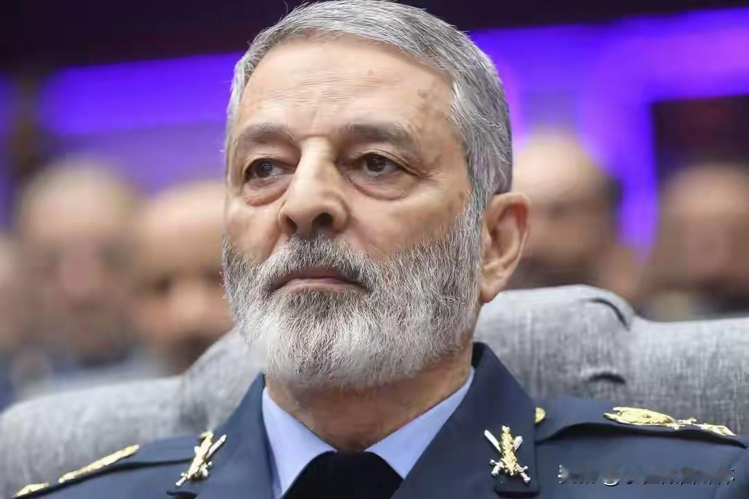 伊朗准备放手一搏！

2月24日，伊朗武装部队总参谋长穆萨维表示，伊朗并非任何战