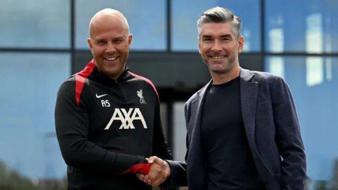 雅各布斯和库克透露理查德·休斯今夏不会离开利物浦，并将继续主导球队的重建工作，预