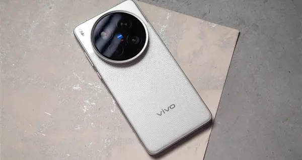影像滅霸歸來 vivo X300 Ultra入網：首發蔡司雙2億組合