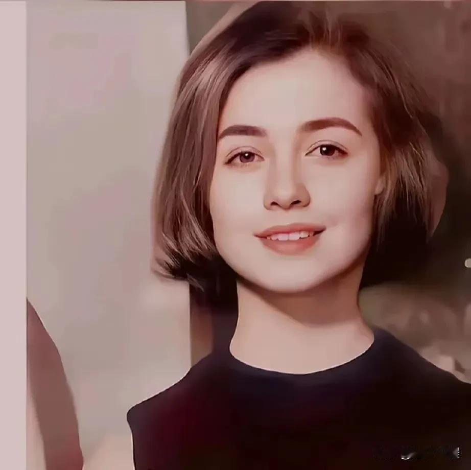 希拉里，年轻时候也是一个大美女，青涩时光，学霸，毕业于耶鲁法学院，律师。名人那些