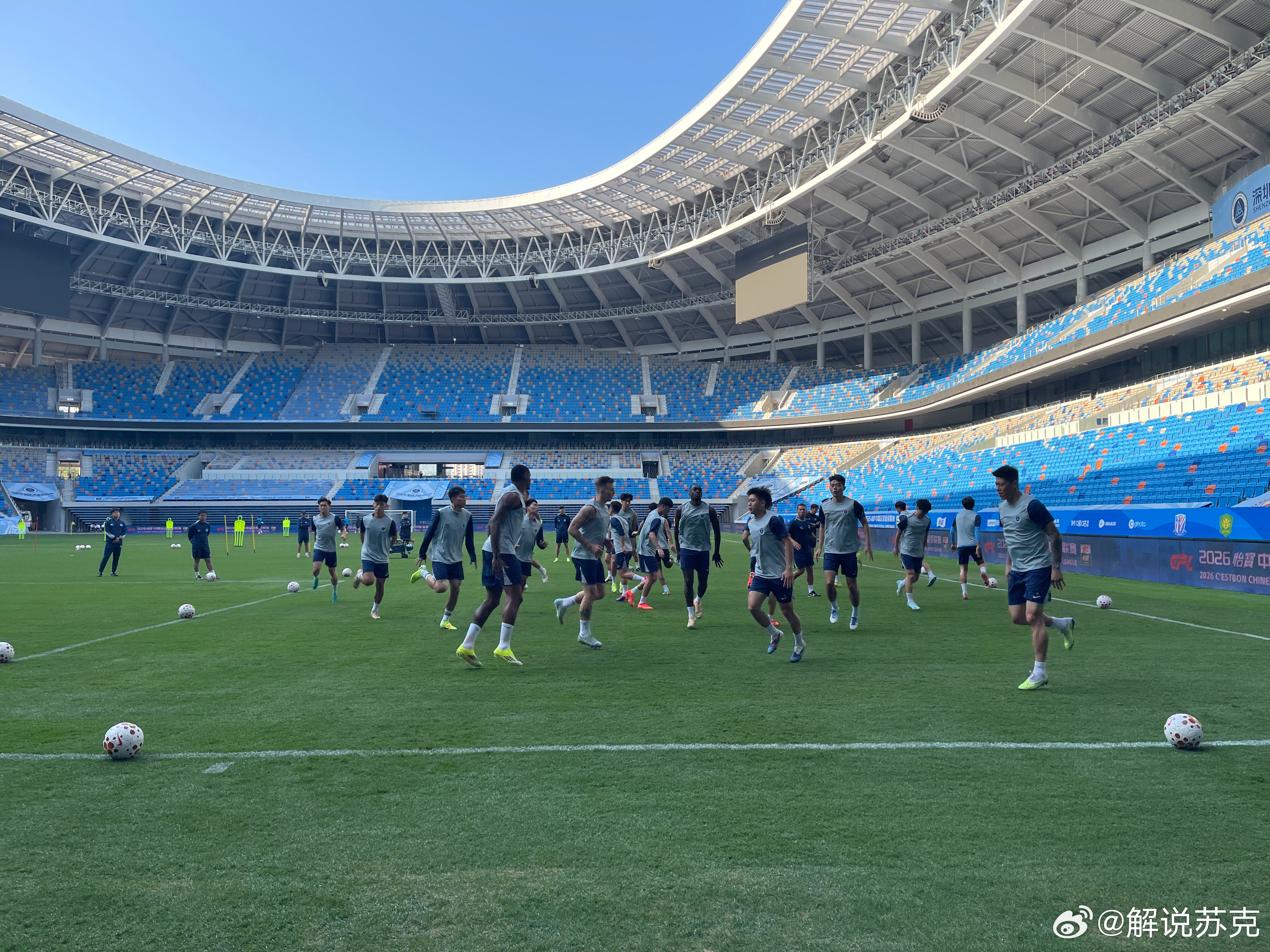 向陈涛指导送了迟到的生日祝愿，虽然陈指导说，阿代米能否登场要看明天的医务组的通知