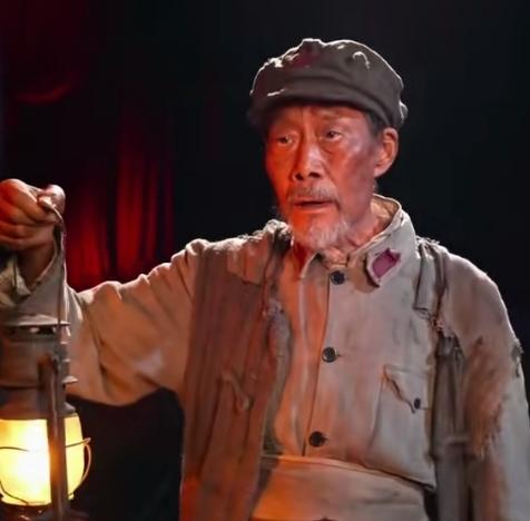 既然已经这样了
是不是应该让他休息了？
一个听不见的人，把别人的词全背了，看嘴型
