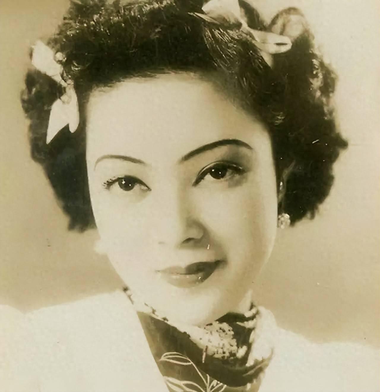 中国第一位情色女作家：睡了无数男人后出版曝光，28岁跳海自杀。
 
1928 年