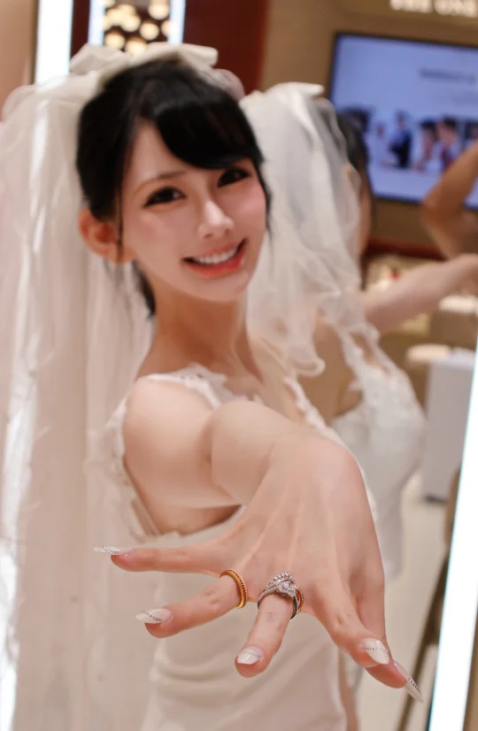 想买个保值的黄金戒指，被男朋友拒绝了。